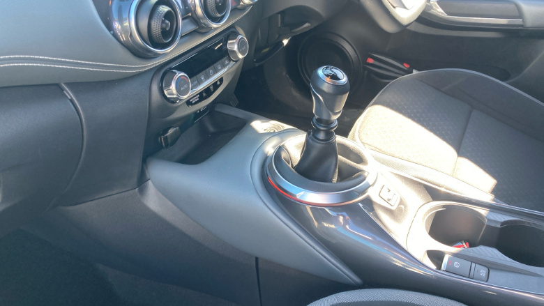 Nissan Juke 1.0 DiG-T N-Connecta 5dr Petrol Hatchback